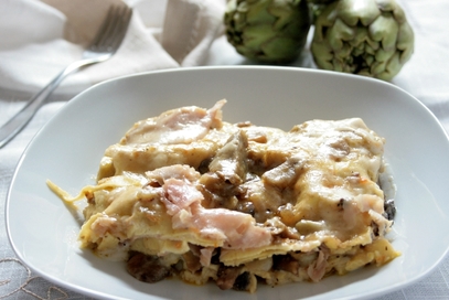 Lasagne con carciofi, funghi e prosciutto cotto