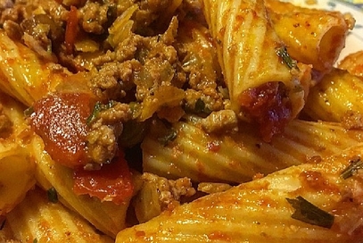 Tortiglioni al ragù con paprika e cumino