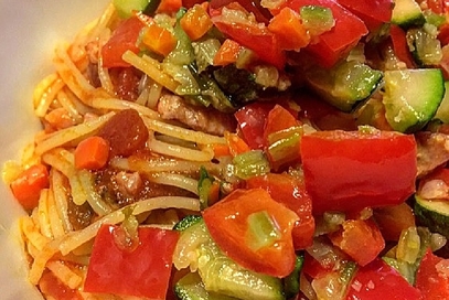 Spaghetti all'amatriciana con verdure