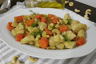 Bocconcini di pollo e carote agli anacardi