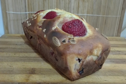 Plumcake con fragole e mandorle