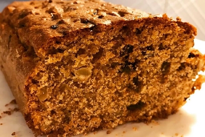 Plumcake integrale con nocciole e prugne secche