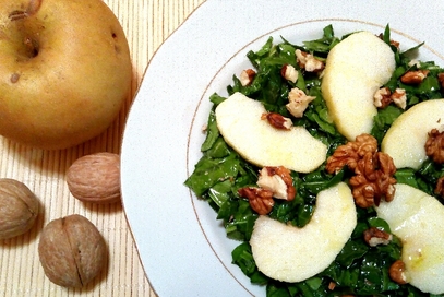 Insalata di spinaci, mela e noci alla senape