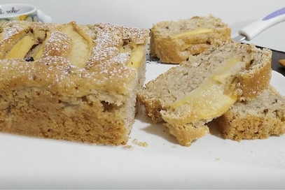 Plumcake con mele al latte di mandorla e nocciole