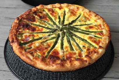 Torta salata con asparagi e pecorino