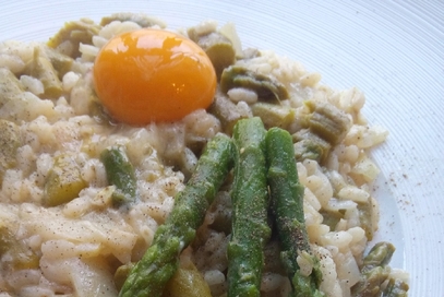 Risotto agli asparagi con uovo cremoso