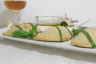 Panzerotti alla birra con spinaci e gorgonzola