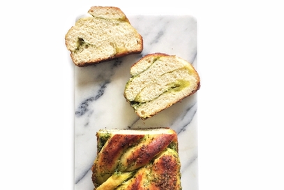 Treccia brioche al pesto di rucola