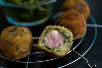 Polpette di friarielli ripiene di salsiccia