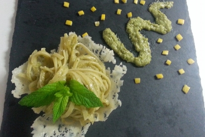 Linguine al pesto di fave e noci