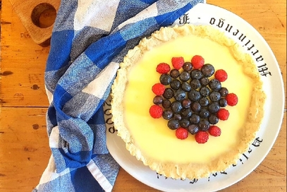 Crostata di quinoa e avena con panna cotta