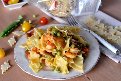 Pasta con piselli gamberi e zafferano