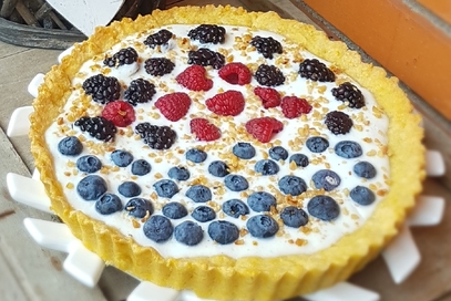 Crostata di farro con crema allo yogurt e sorpresa