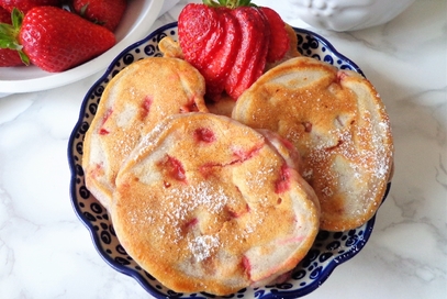 Pancake con fragole e yogurt