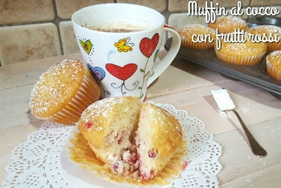 Muffin al cocco con frutti rossi