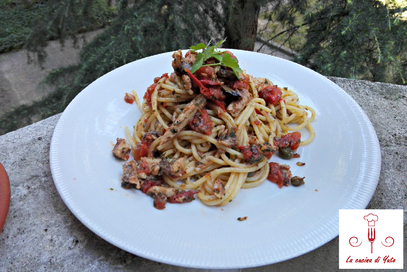 Spaghetti con sarde e polpa di pomodoro