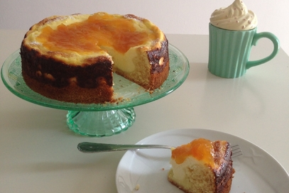 Torta con crema di ricotta e marmellata