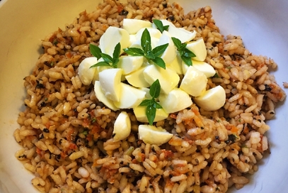 Insalata di riso con pomodorini e basilico viola