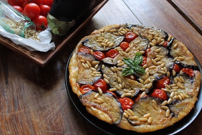 Torta rovesciata di melanzane e pomodorini