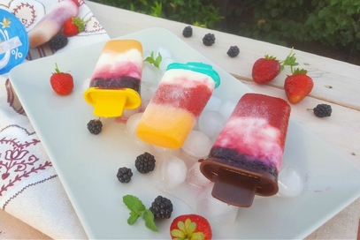 Ghiaccioli con frutta e yogurt alla vaniglia