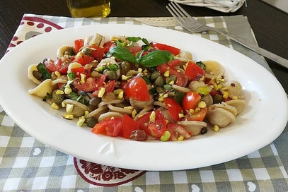 Orecchiette integrali all’uvetta e pistacchi