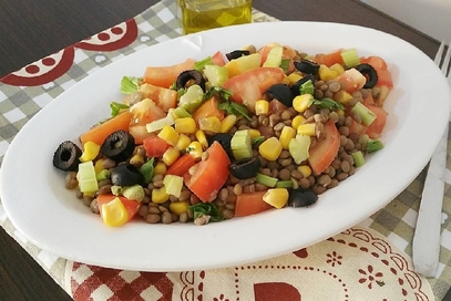 Insalata fredda di sedano e lenticchie