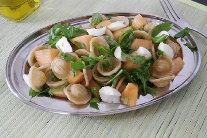 Pasta melone, scamorza e rughetta