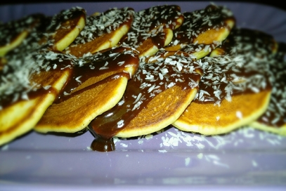 Mini pancakes con salsa alla nutella e cocco