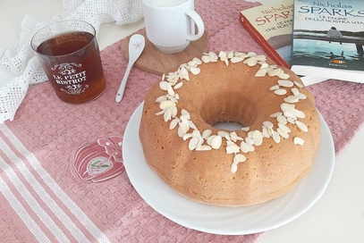 Ciambellone al latte di mandorla