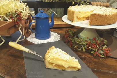 Sbriciolata con crema agli amaretti e confettura