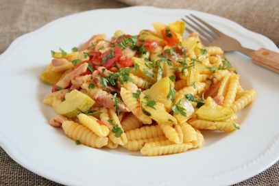 Gnocchetti sardi con zucchine, pancetta e curcuma