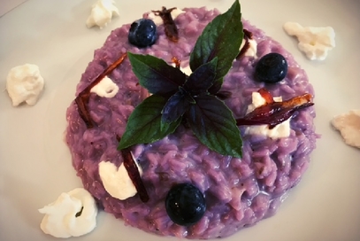 Risotto ai mirtilli burrata e cipolle di tropea