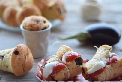 Babà salati con melanzane e primosale