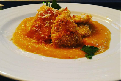 Pollo in crosta di mandorle con vellutata di zucca