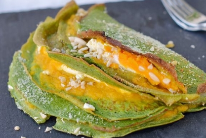 Crepes agli spinaci ripiene di zucca e formaggio