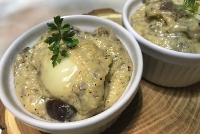 Cocotte di polenta taragna con funghi e zola