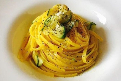 Linguine, zucchine e zafferano