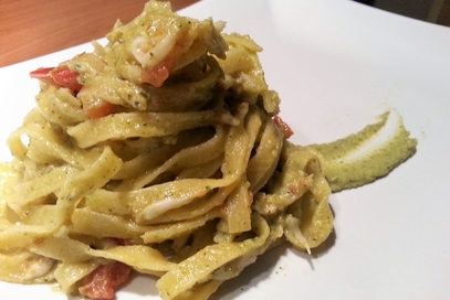 Tagliatelle con neonato e crema di broccoli