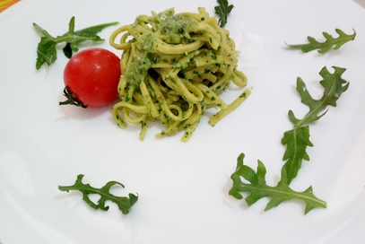 Tagliolini con salsa di rucola e noci