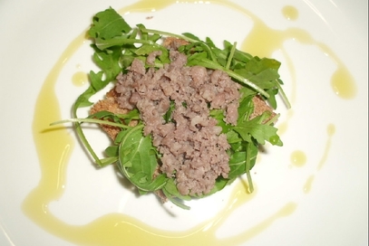 Bruschetta rucola e salsiccia aromatizzata bimby