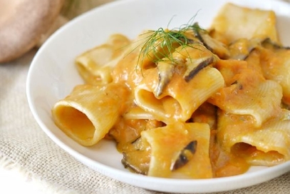 Pasta con crema di zucca porcini e gorgonzola