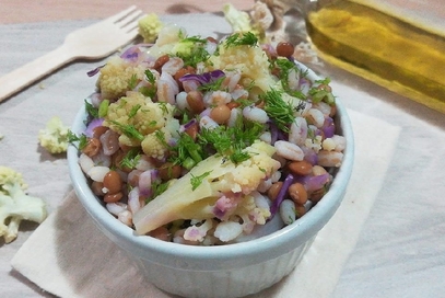 Cereali con lenticchie e cavolo cappuccio viola