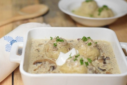 Canederli di pane con salsa ai funghi