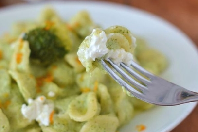 Pasta broccoli lessi caprino al profumo di arancia