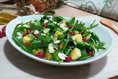 Insalata di rucola e ananas