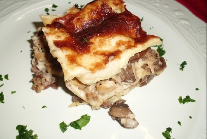 Lasagne con faraona funghi e salsiccia
