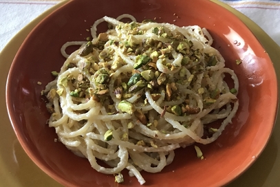 Spaghetti al limone e pistacchi