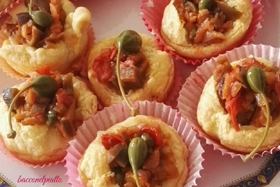 Scrigni di sfoglia con caponata piccante