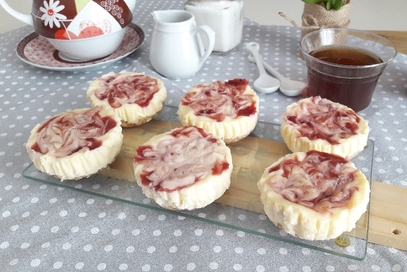 Mini cheesecakes variegate alla fragola