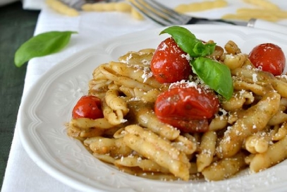 Cavatelli murgiani con pesto e cacioricotta